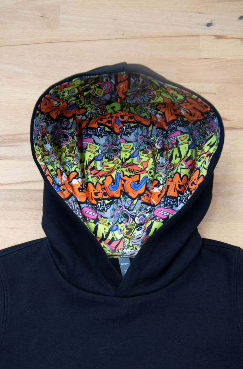 majcoteka:sku:ka4014bl/sgr-10/12:color:ka4014-blackskate_graffiti-a1.jpg